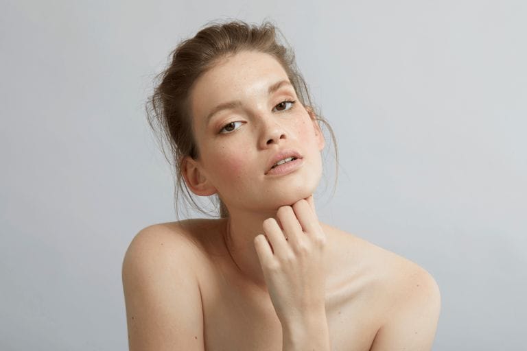 Your Ultimate Guide to the 'No Makeup, Makeup' Look.